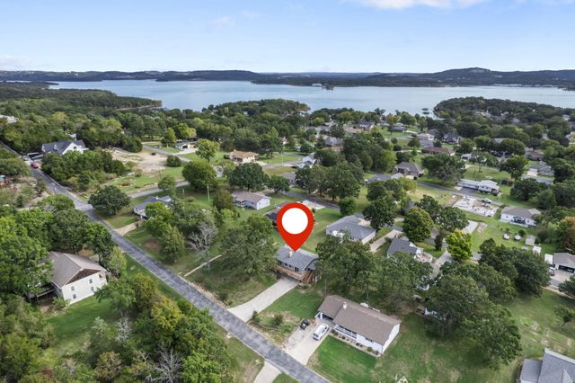 106 S Lakeshore Drive, Blue Eye, MO 65611