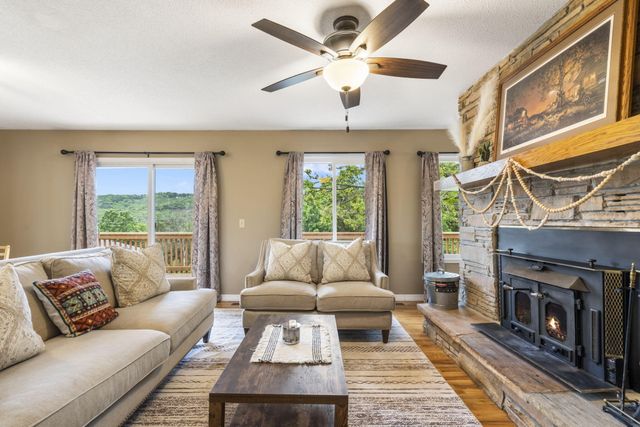 106 S Lakeshore Drive, Blue Eye, MO 65611