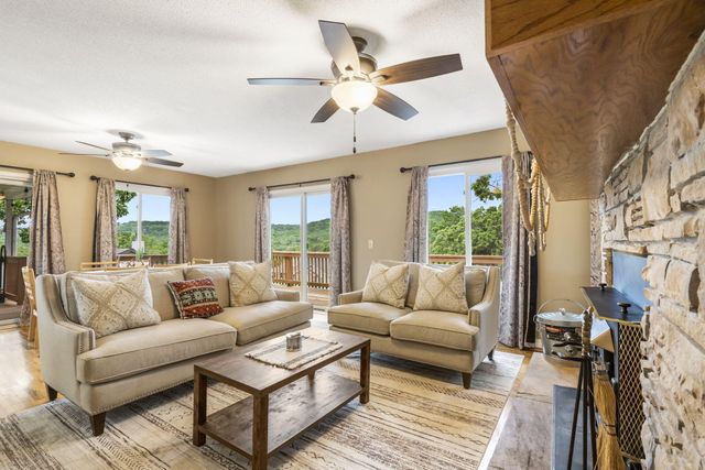 106 S Lakeshore Drive, Blue Eye, MO 65611