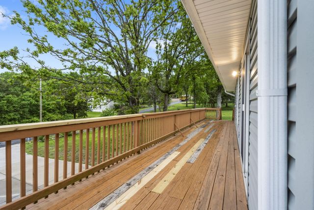 106 S Lakeshore Drive, Blue Eye, MO 65611