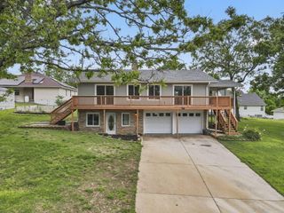 106 S Lakeshore Drive, Blue Eye, MO 65611