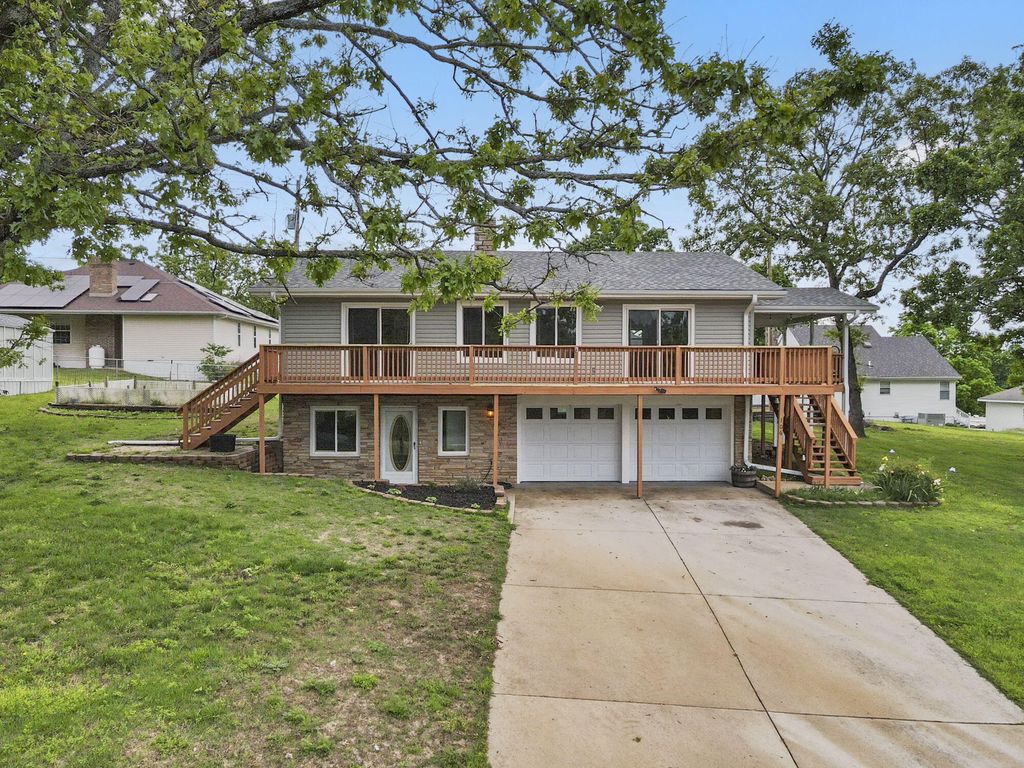 106 S Lakeshore Drive, Blue Eye, MO 65611