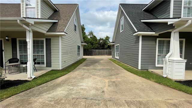 3689 Holick Lane, Bryan, TX 77801