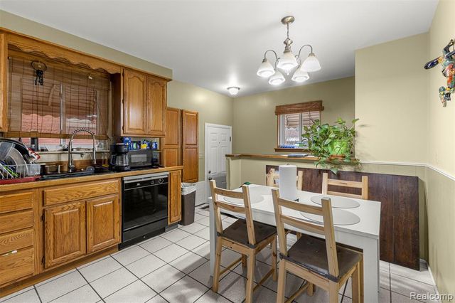 939 Stewart Avenue, Lincoln Park, MI 48146