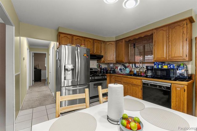 939 Stewart Avenue, Lincoln Park, MI 48146