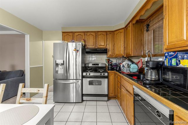 939 Stewart Avenue, Lincoln Park, MI 48146