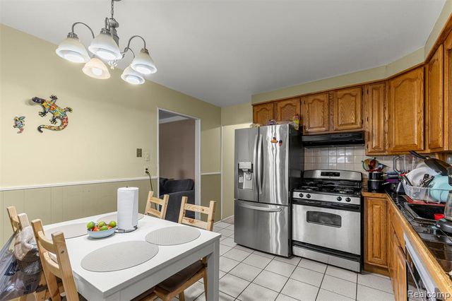 939 Stewart Avenue, Lincoln Park, MI 48146