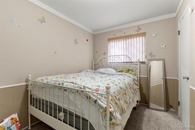 939 Stewart Avenue, Lincoln Park, MI 48146