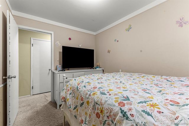 939 Stewart Avenue, Lincoln Park, MI 48146