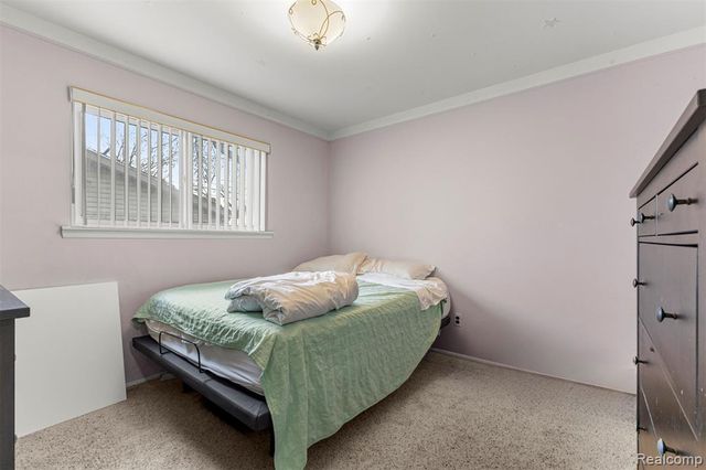 939 Stewart Avenue, Lincoln Park, MI 48146