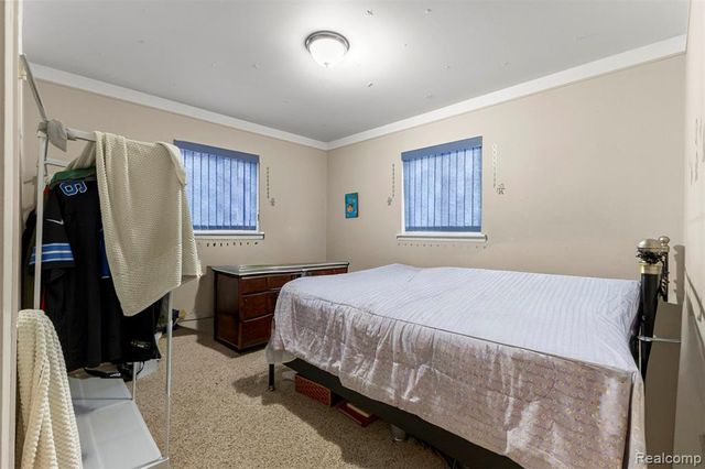 939 Stewart Avenue, Lincoln Park, MI 48146