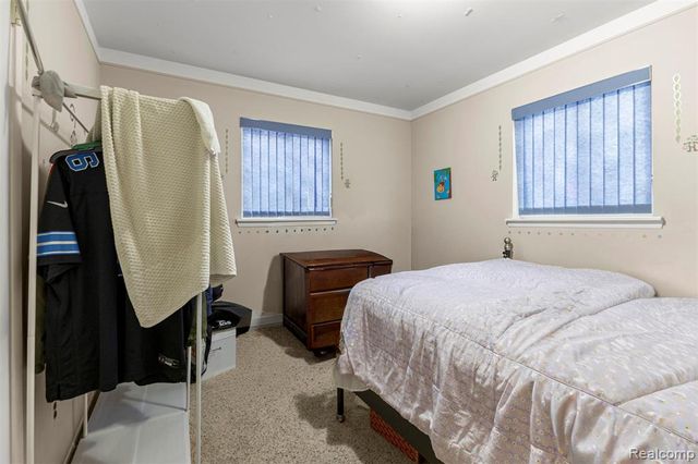 939 Stewart Avenue, Lincoln Park, MI 48146