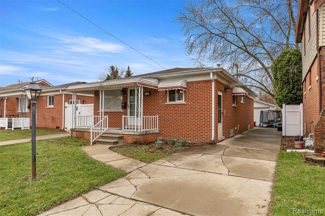 939 Stewart Avenue, Lincoln Park, MI 48146