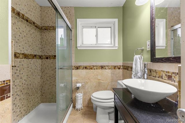 939 Stewart Avenue, Lincoln Park, MI 48146