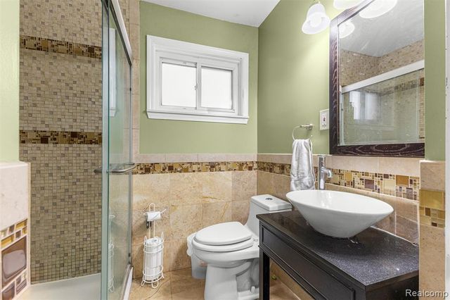 939 Stewart Avenue, Lincoln Park, MI 48146