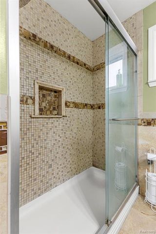 939 Stewart Avenue, Lincoln Park, MI 48146