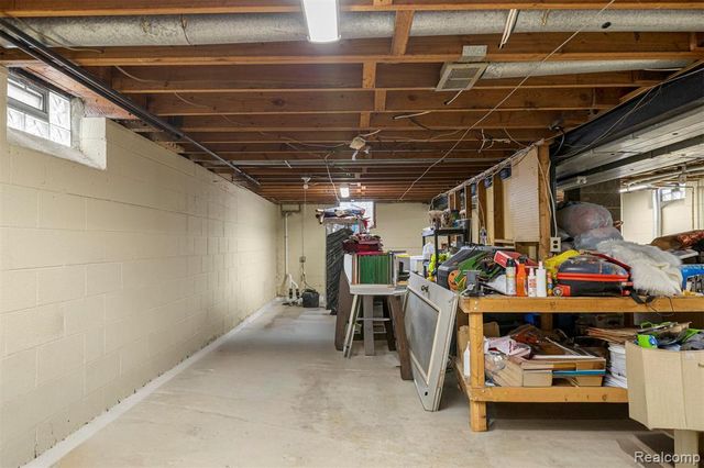 939 Stewart Avenue, Lincoln Park, MI 48146