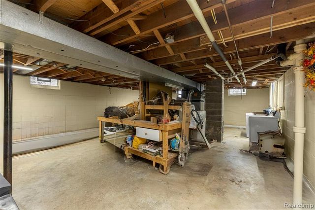 939 Stewart Avenue, Lincoln Park, MI 48146