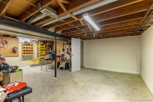 939 Stewart Avenue, Lincoln Park, MI 48146