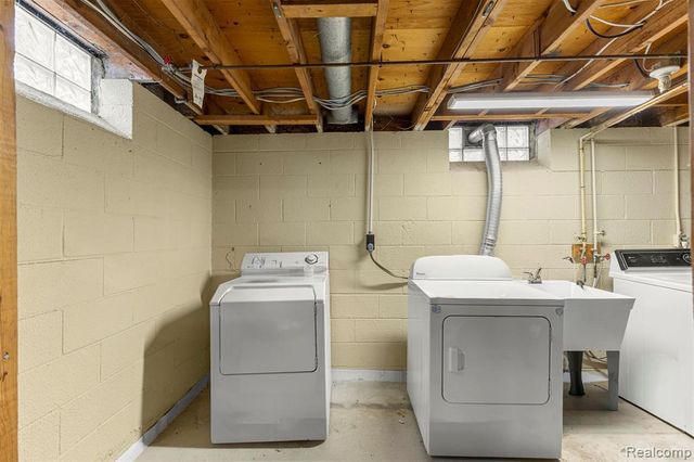 939 Stewart Avenue, Lincoln Park, MI 48146