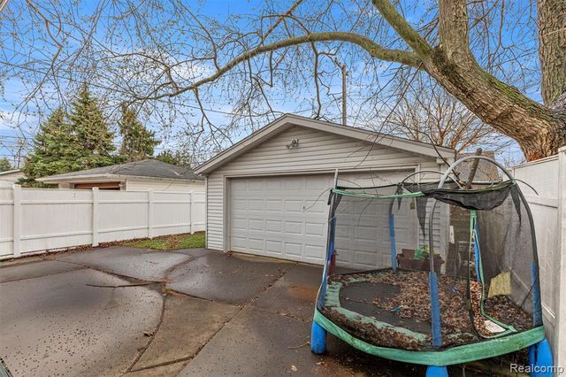 939 Stewart Avenue, Lincoln Park, MI 48146