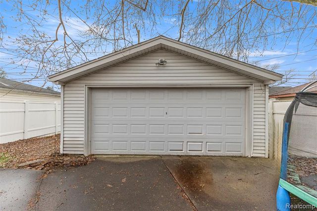 939 Stewart Avenue, Lincoln Park, MI 48146