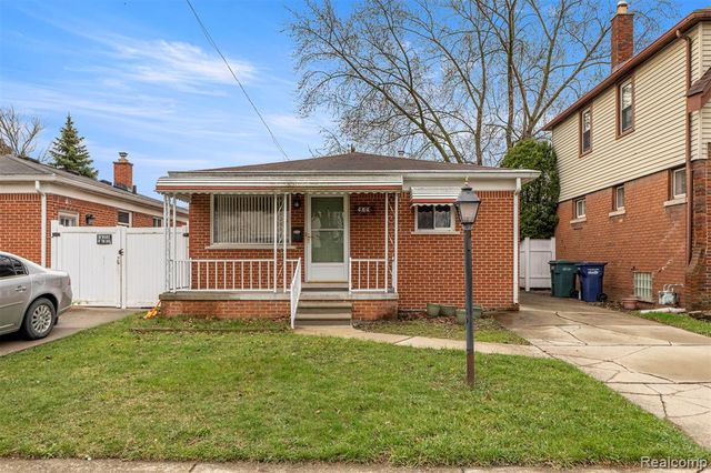 939 Stewart Avenue, Lincoln Park, MI 48146