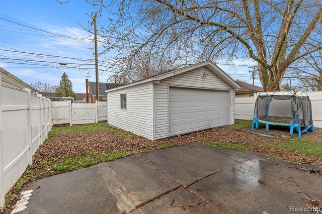 939 Stewart Avenue, Lincoln Park, MI 48146