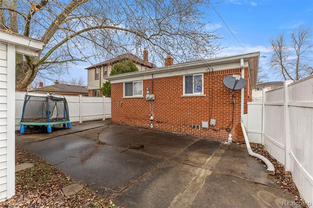 939 Stewart Avenue, Lincoln Park, MI 48146