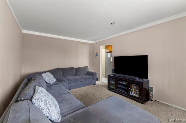 939 Stewart Avenue, Lincoln Park, MI 48146