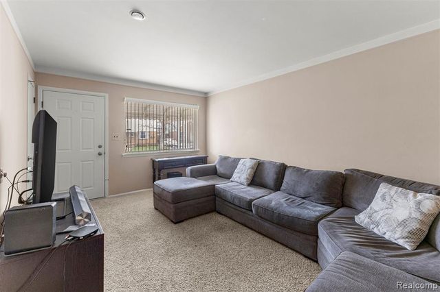 939 Stewart Avenue, Lincoln Park, MI 48146