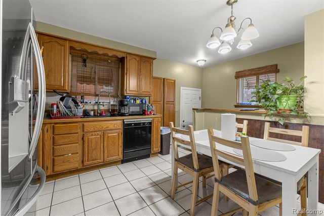 939 Stewart Avenue, Lincoln Park, MI 48146