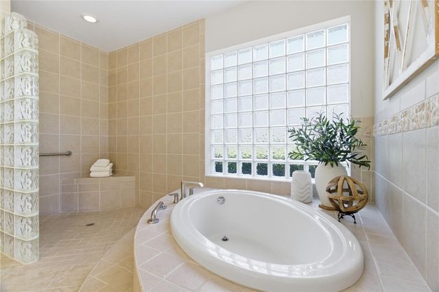 8309 GROSVENOR COURT, Bradenton, FL 34201