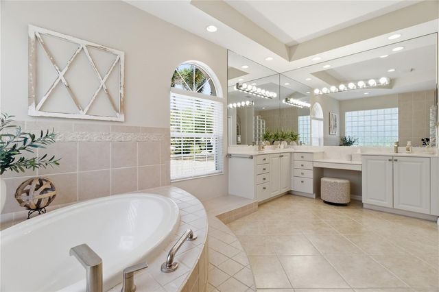8309 GROSVENOR COURT, Bradenton, FL 34201