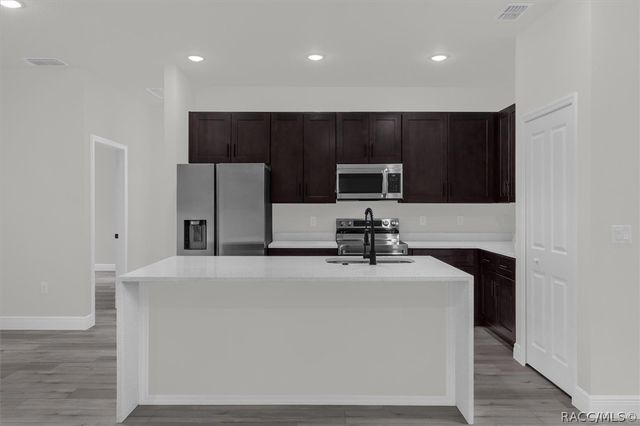 1377 W Alexander Drive, Citrus Springs, FL 34434