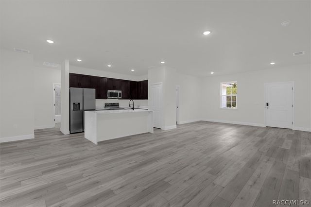 1377 W Alexander Drive, Citrus Springs, FL 34434