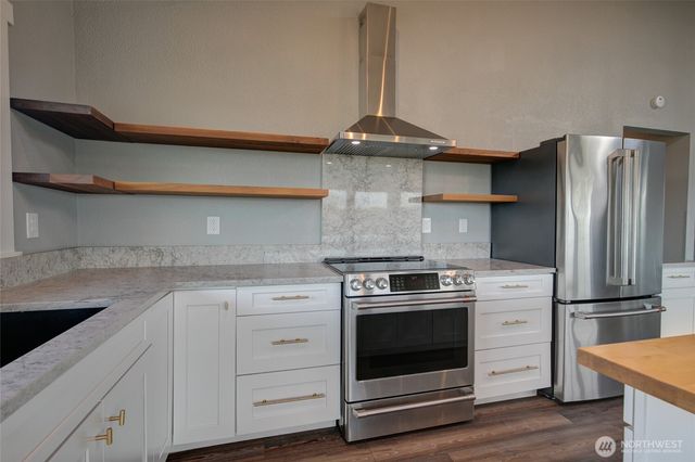 373 Sand Dune Avenue NW, Ocean Shores, WA 98569