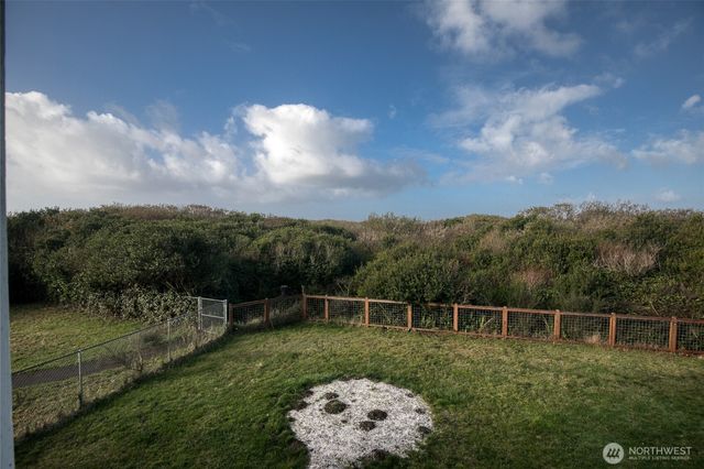 373 Sand Dune Avenue NW, Ocean Shores, WA 98569