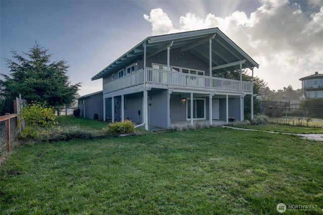 373 Sand Dune Avenue NW, Ocean Shores, WA 98569