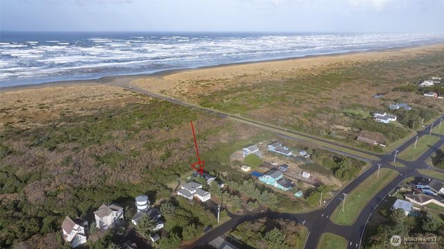 373 Sand Dune Avenue NW, Ocean Shores, WA 98569