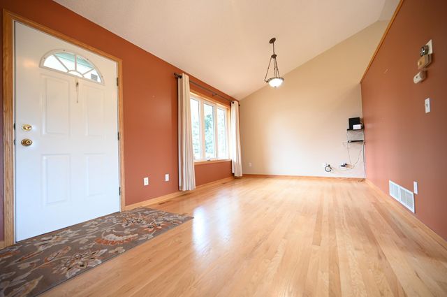 20247 Lake Ridge Drive, Prior Lake, MN 55372