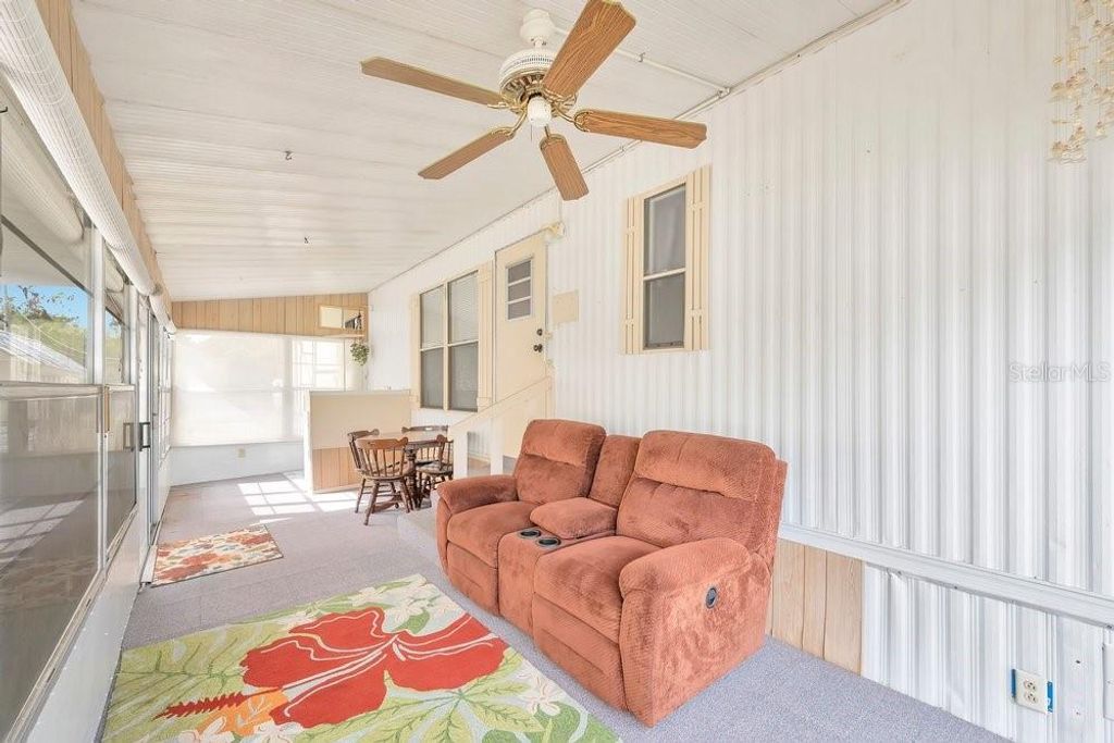 Image 13 of property listing at 423 MARTIN DRIVE, Lakeland, FL 33809