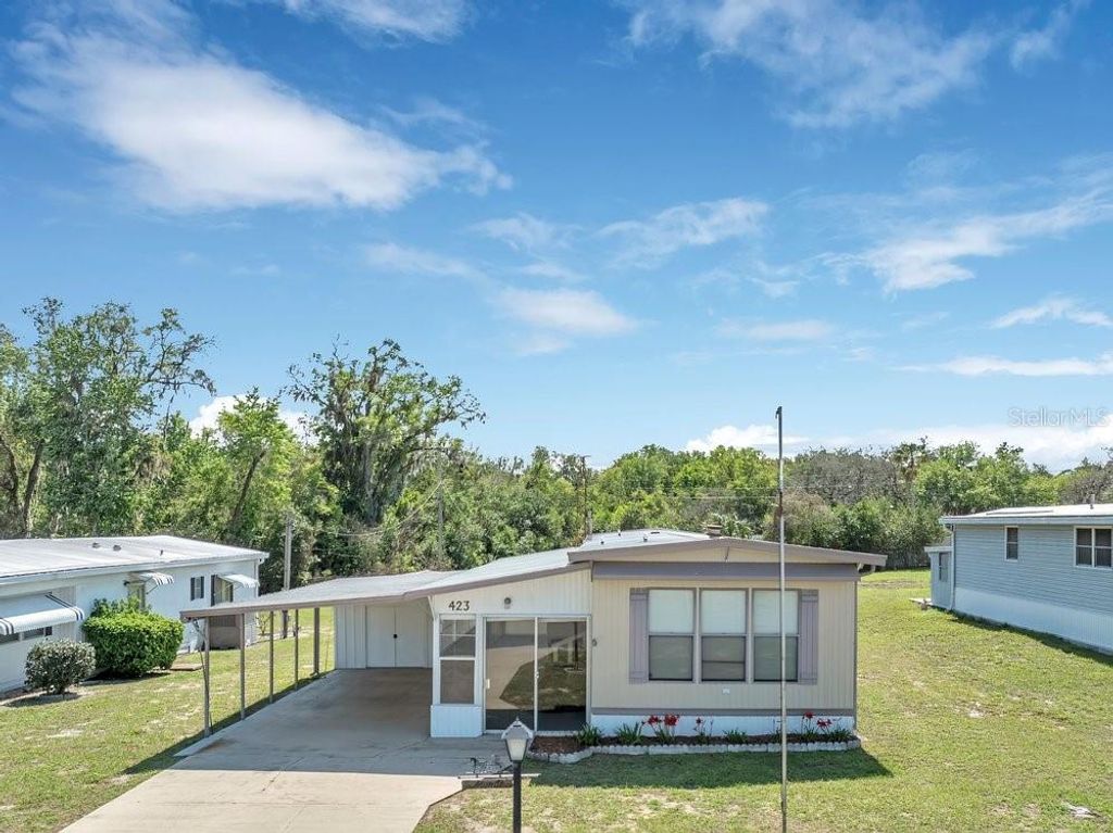Image 19 of property listing at 423 MARTIN DRIVE, Lakeland, FL 33809