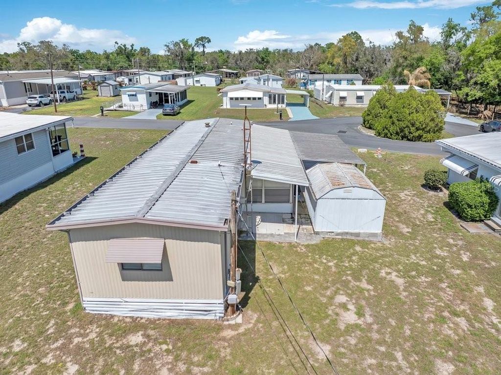 Image 21 of property listing at 423 MARTIN DRIVE, Lakeland, FL 33809