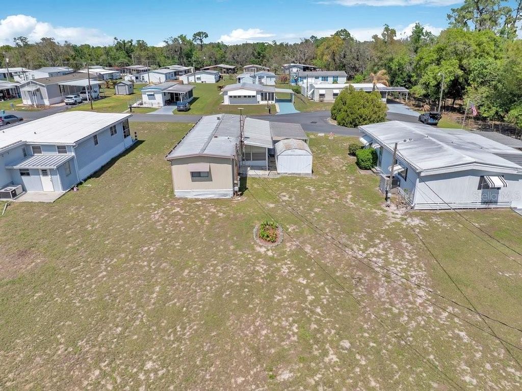 Image 22 of property listing at 423 MARTIN DRIVE, Lakeland, FL 33809