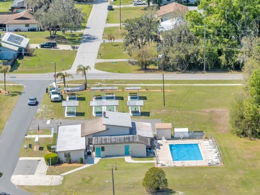 Image 27 of property listing at 423 MARTIN DRIVE, Lakeland, FL 33809