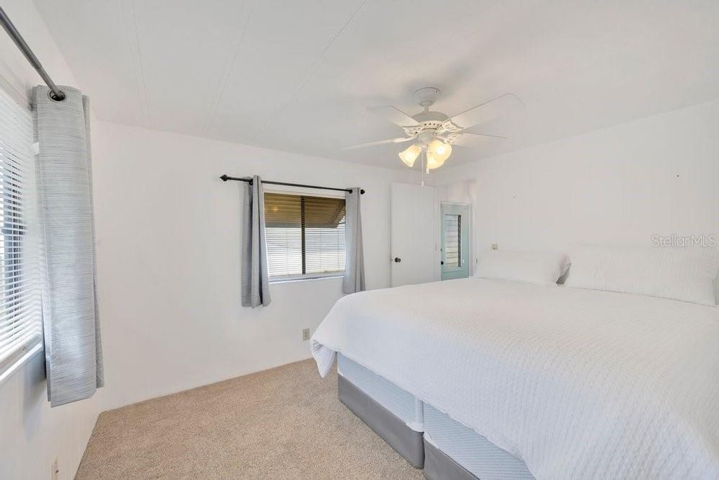 Image 8 of property listing at 423 MARTIN DRIVE, Lakeland, FL 33809