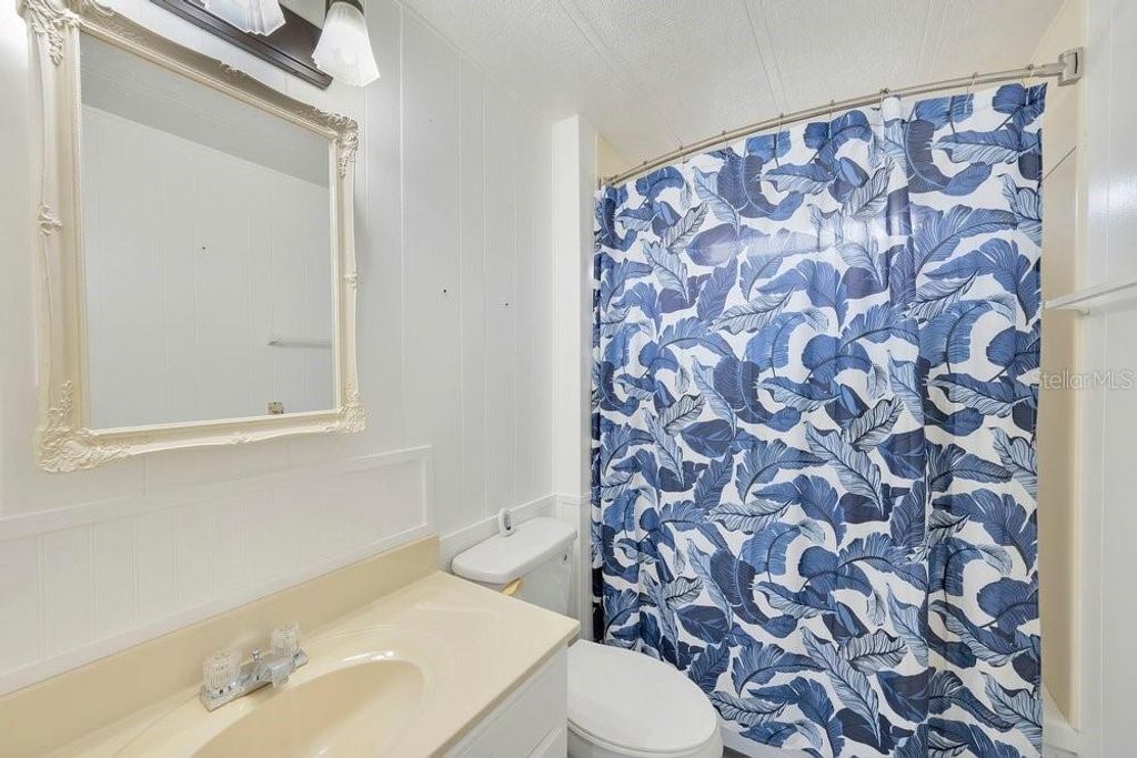 Image 9 of property listing at 423 MARTIN DRIVE, Lakeland, FL 33809