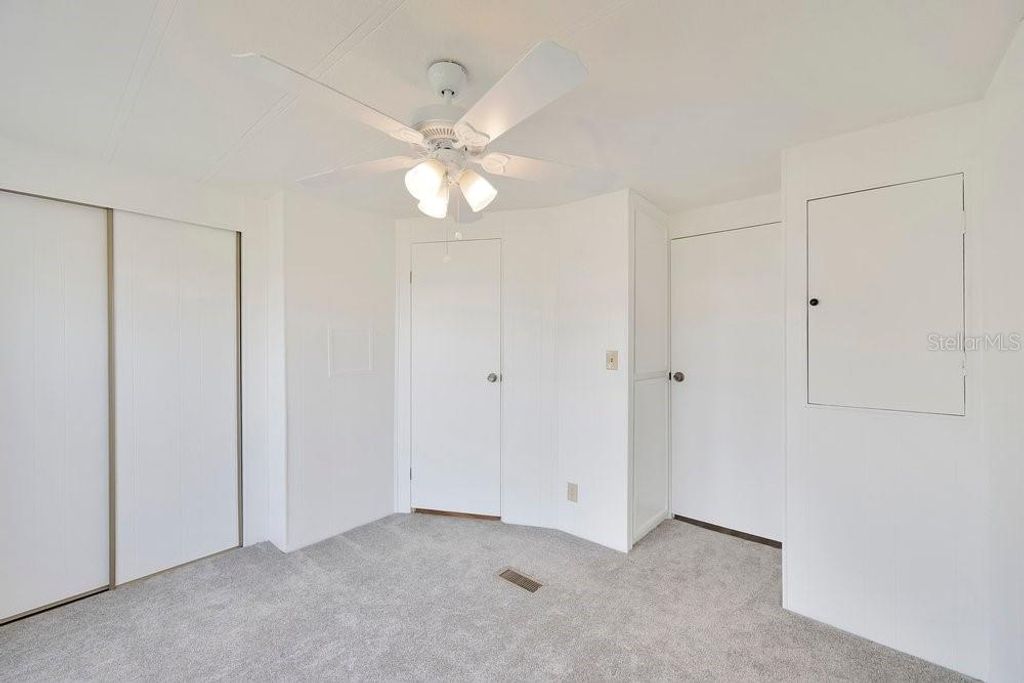 Image 10 of property listing at 423 MARTIN DRIVE, Lakeland, FL 33809