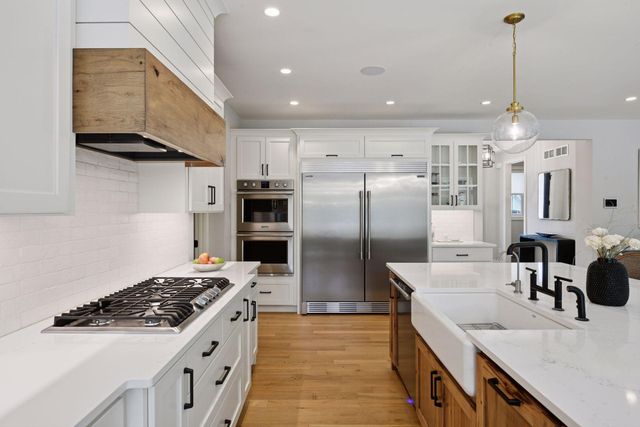 5195 Ranchview Lane N, Plymouth, MN 55446